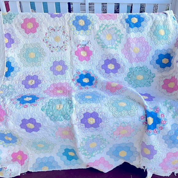 Antique Grandmothers Flower Garden Hexi Quilt - Picture 5 of 11